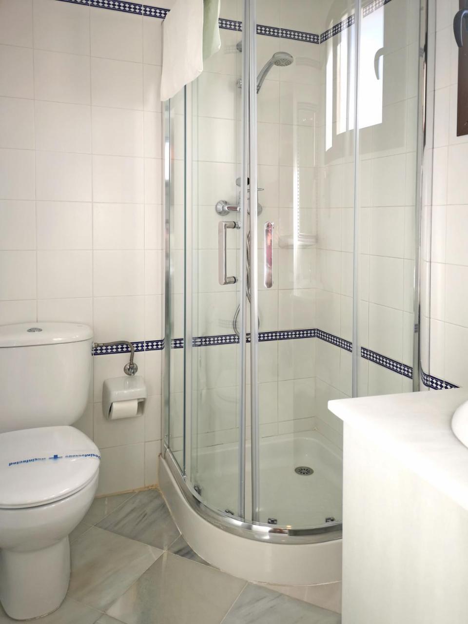 Hostal Bodega Conil De La Frontera Luaran gambar